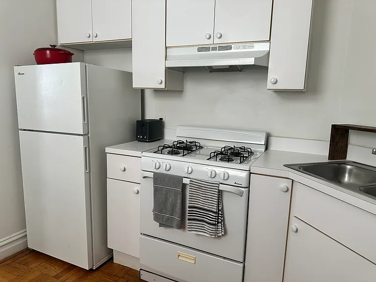 1010 Hi Pointe Pl #5 — Photo 6