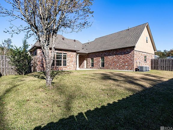 3rd image of 4063 Roseland Dr