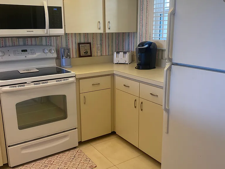 897 Collier Ct #202 — Photo 8