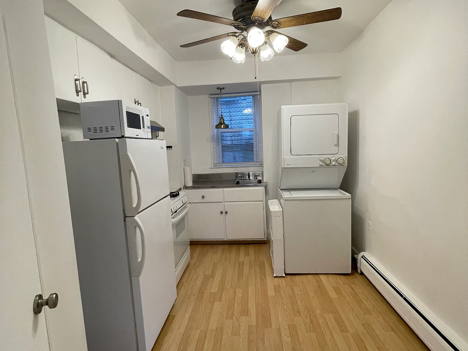 2 bed, 672 sqft, $3,000 — Photo 3
