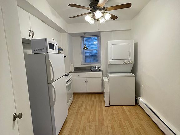 3rd image of 32 Hobby St