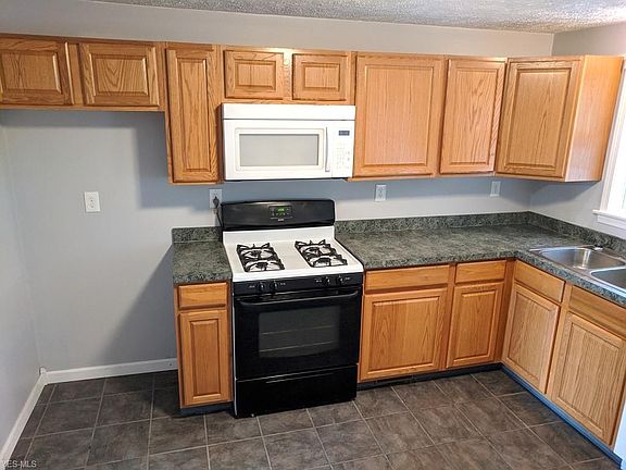 4th image of 410 17th St NW
