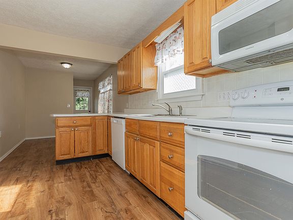 5th image of 1112 Saint George Rd