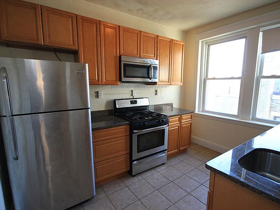 5th image of 1713 Commonwealth Ave #L12