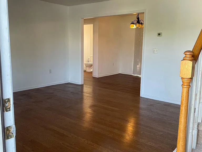 406 Lindenhurst Ct — Photo 4
