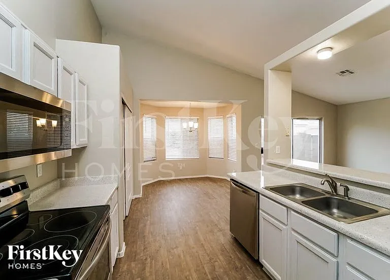 3620 W Bellewood Pl — Photo 8