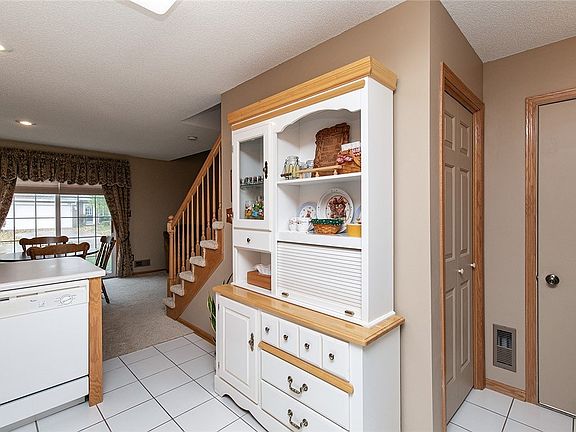 5th image of 6855 Woodland Ave Unit 612