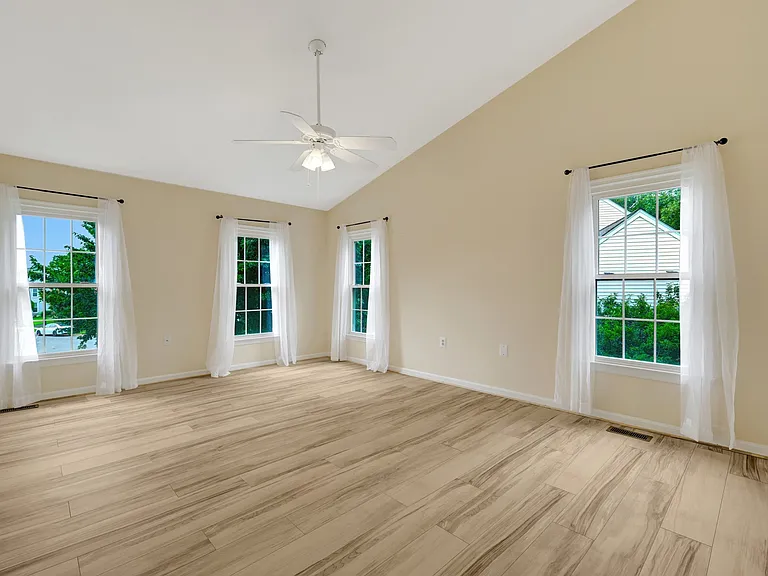 814 Autumn Breeze Ct — Photo 16