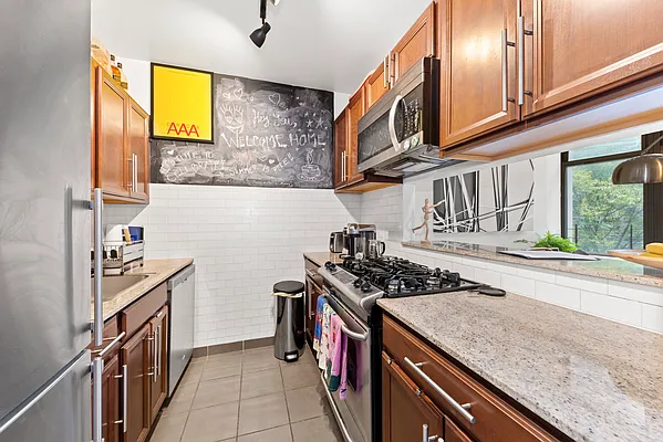 Rented by Douglas Elliman | media 7