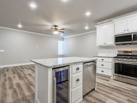 3rd image of 114 W Eufaula St #200