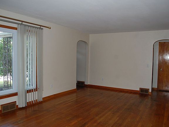 2nd image of 580 Parkview Ave