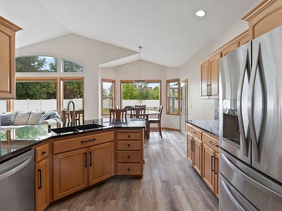 4th image of 17110 E Daybreak Ln