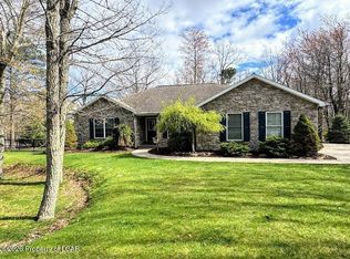 1 Point Of Woods, Hazleton, PA 18202
