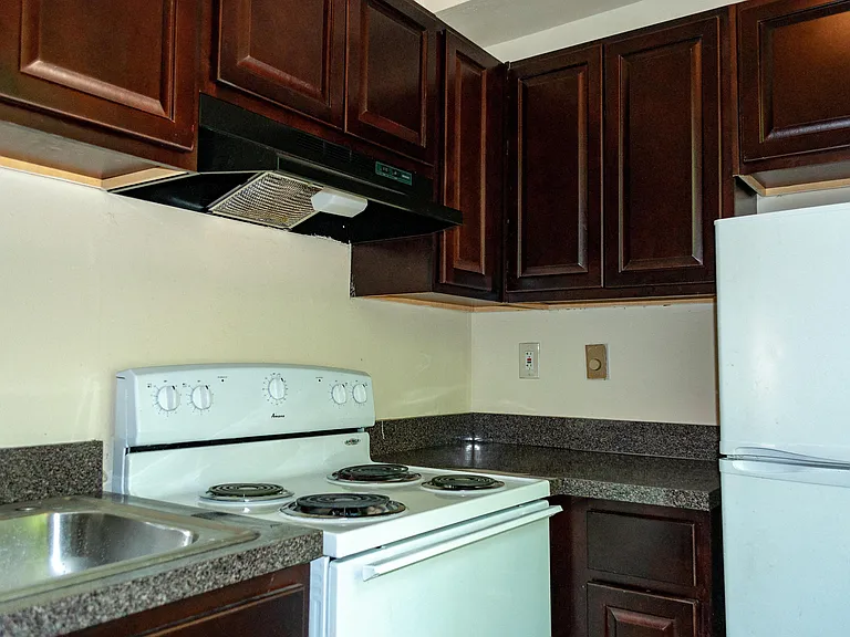 Virginia Arms Apartments — Photo 26