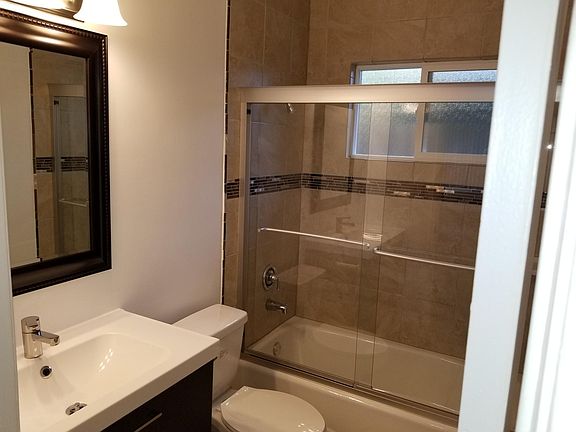 3rd image of 1231 N Genesee Ave APT 4
