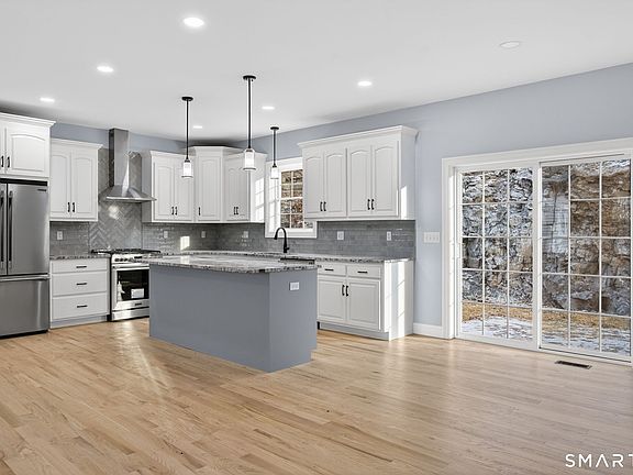 4th image of 34 Rock Ridge Road
