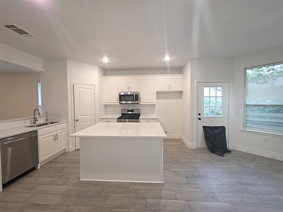 5th image of 2719 Frazier St