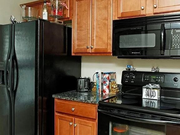 5th image of 2414 Lake Park Rd APT 4303