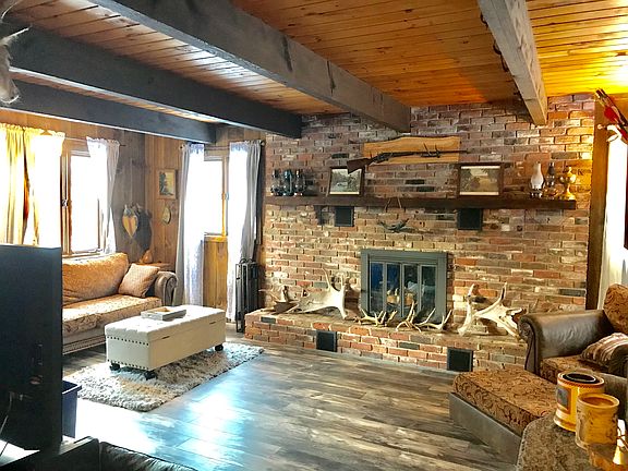 Living room with fireplace 