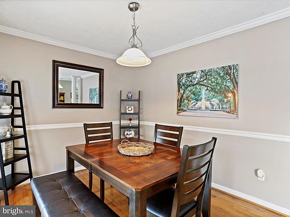 3rd image of 142 Lexington Ct