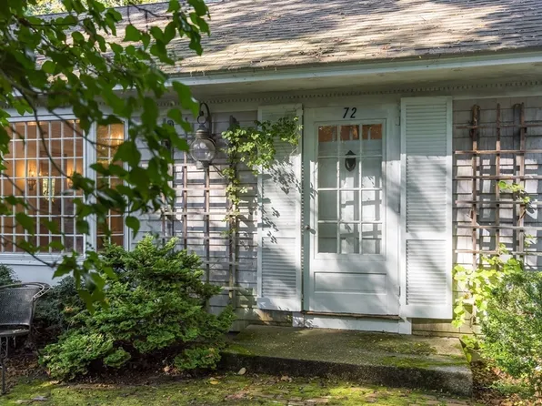 72 Hathaway Rd, Barnstable, MA 02630