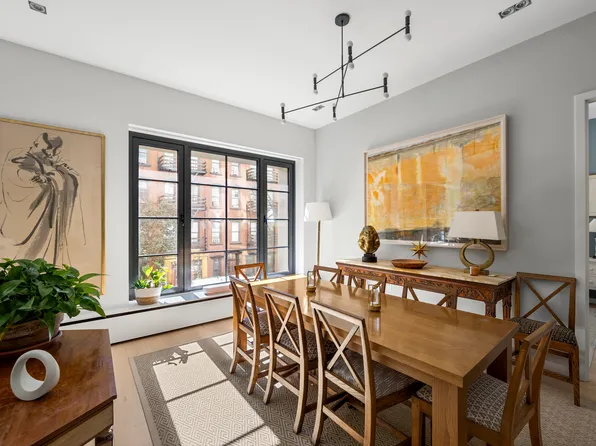 225 West 17th Street image 3 of 11