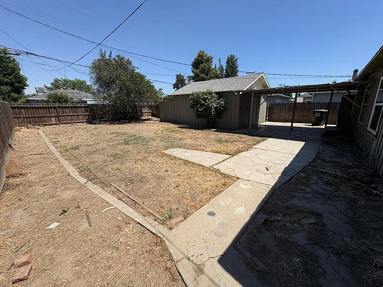 1216 N Conyer St — Photo 30