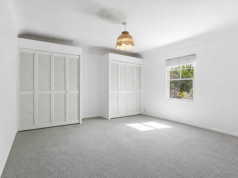 4434 Tyrone Ave — Photo 7