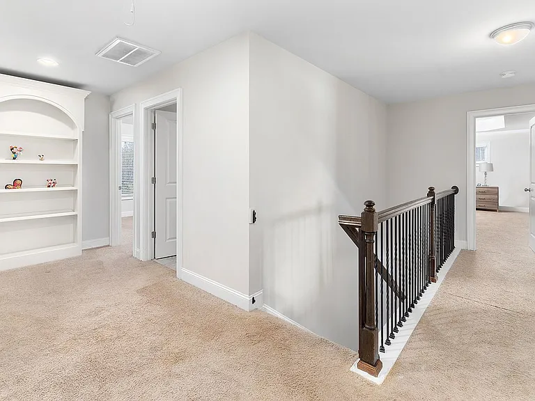4410 Mossbrook Cir — Photo 11