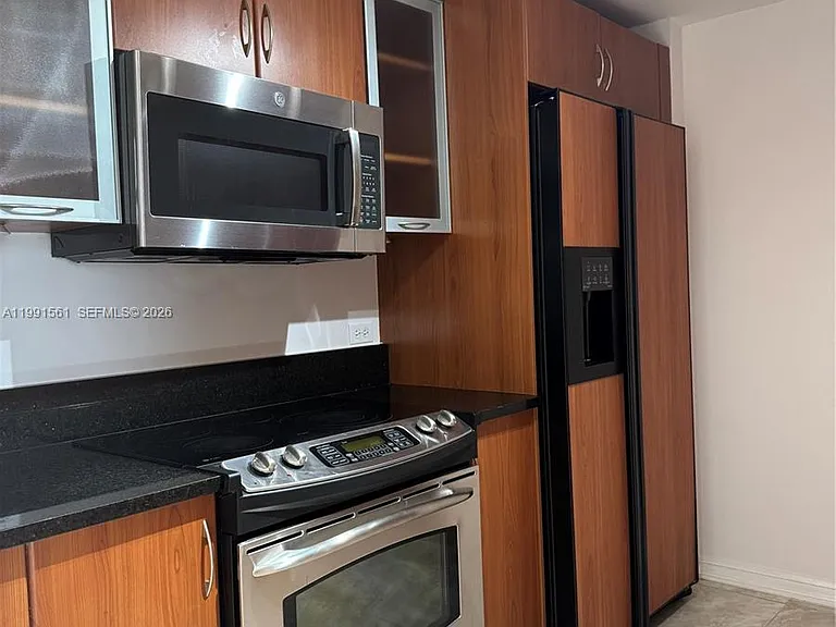 18800 NE 29th Ave #822 — Photo 3