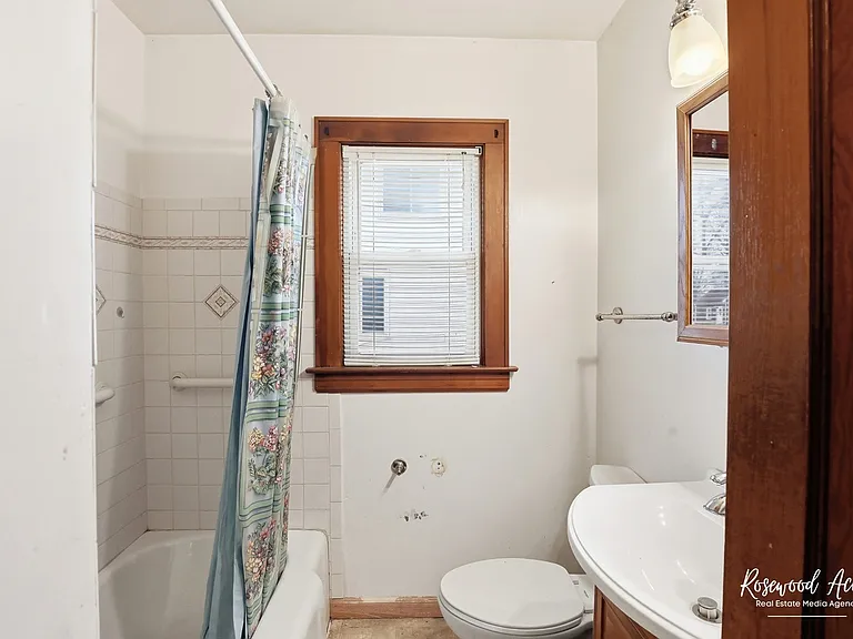 905 N Everett St — Photo 7