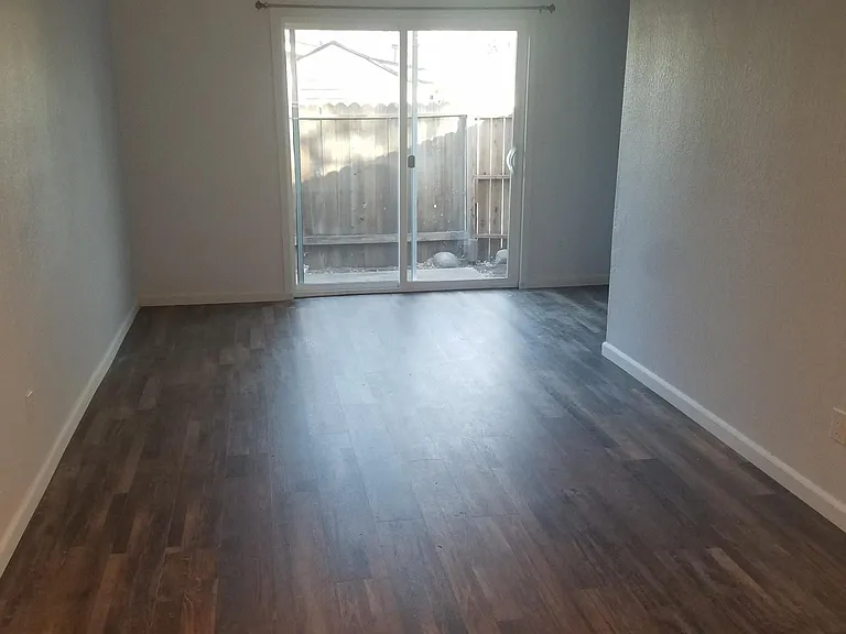 421 10th St — Photo 8