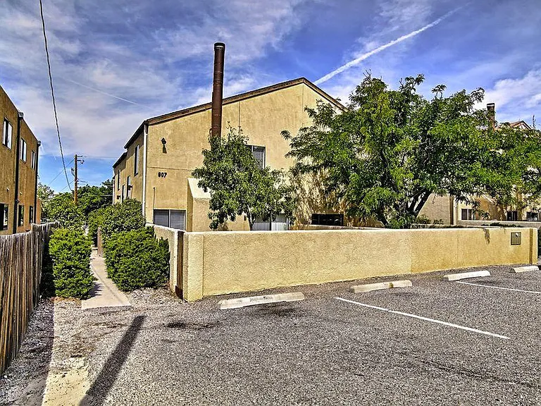 907 Nakomis Dr NE — Photo 16