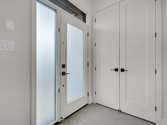 4th image of 271 Queen Mary St #269