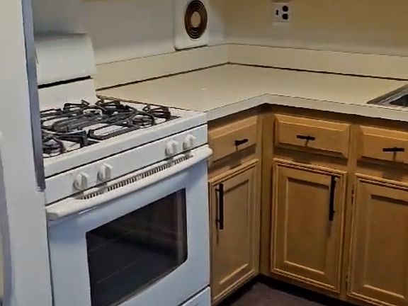 3rd image of 3010 Ely Ave
