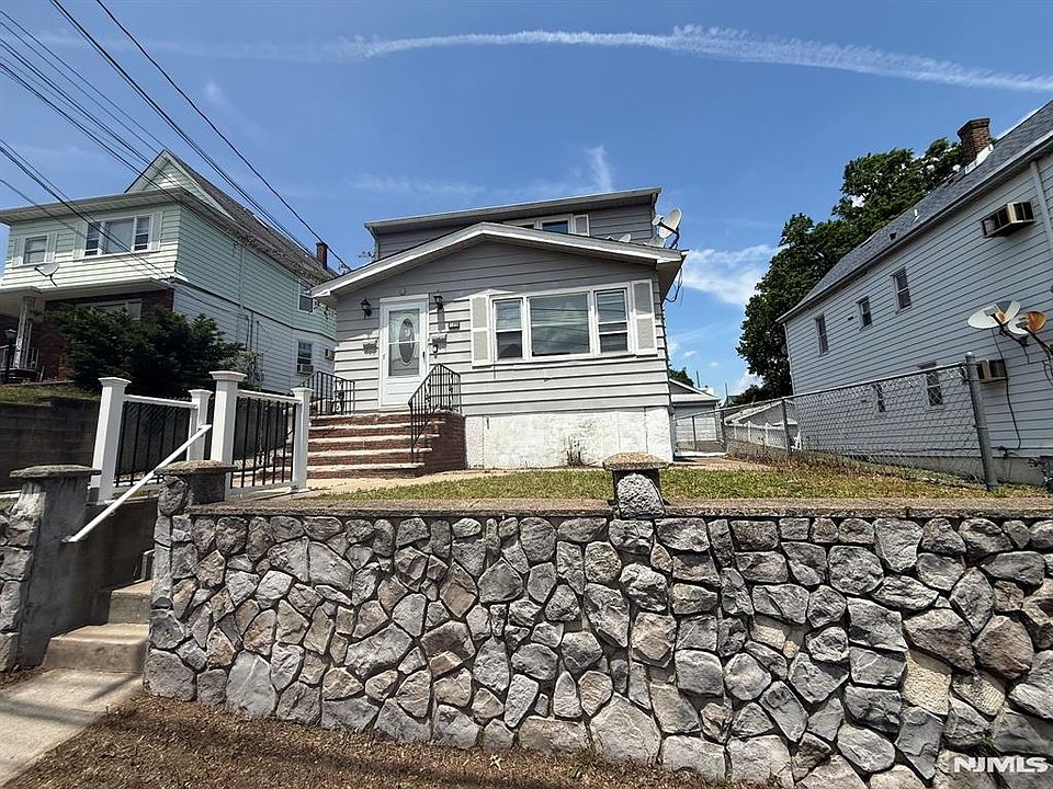 1st image of 169 Plauderville Ave