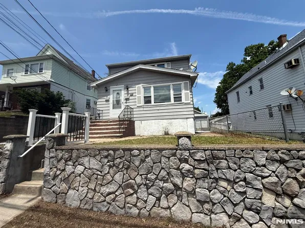169 Plauderville Ave, Garfield, NJ 07026