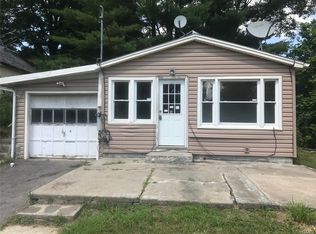 4 Lake View Dr E, Wurtsboro, NY 12790