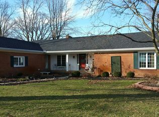 948 Country Club Dr, Fostoria, OH 44830