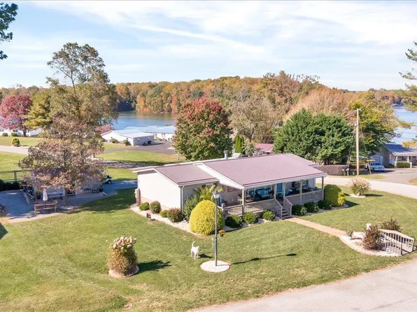 485 Big Cove Dr, Penhook, VA 24137