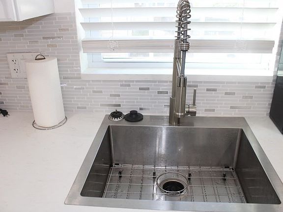 4th image of 12 1/2 Gould Ct
