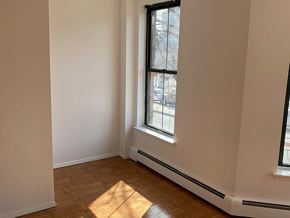 4th image of 373 Cumberland St #2