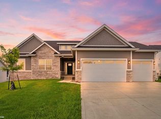 2227 Green Leaf Cir, Norwalk, IA 50211