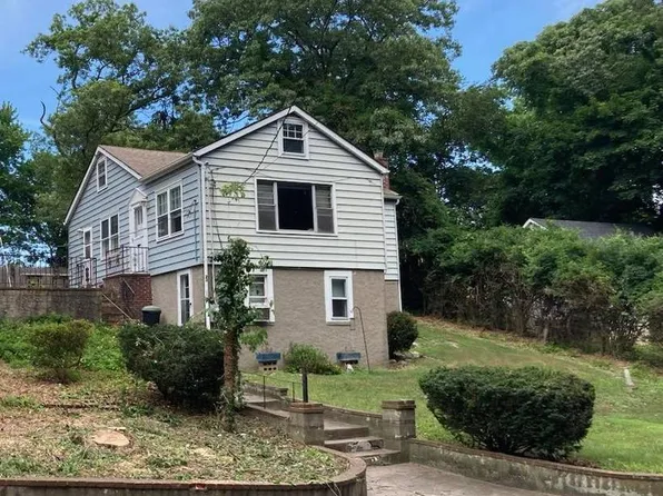 23 Bayville Dr, Sound Beach, NY 11789