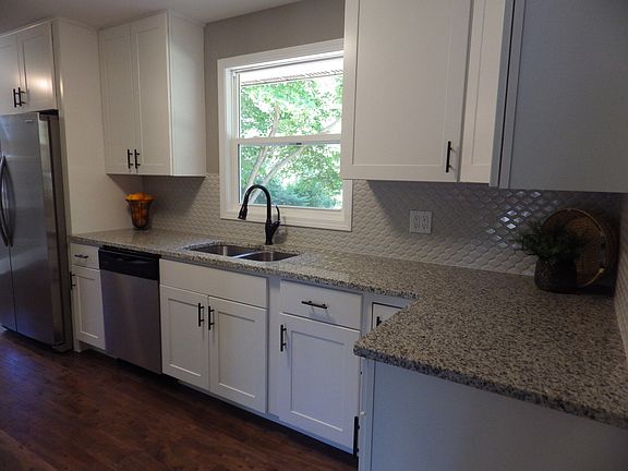 5th image of 23807 Cottonwood Ln