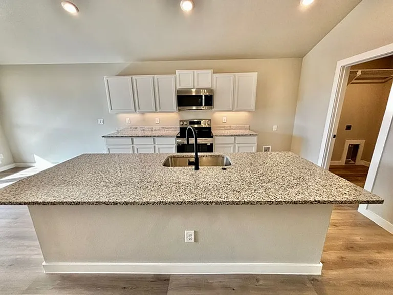 2612 Tiffin Ave — Photo 4