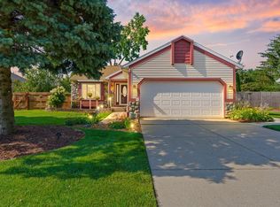 1277 Calumet Dr, Dewitt, MI