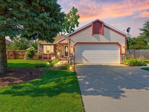 1277 Calumet Dr, Dewitt, MI 48820