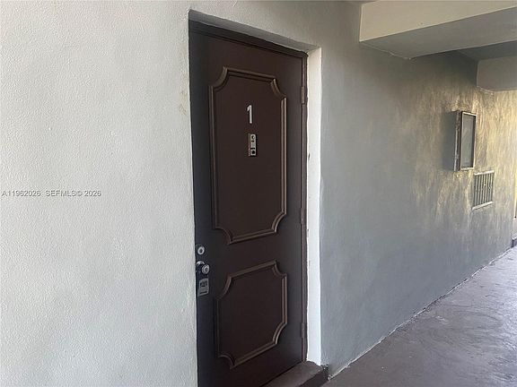 2nd image of 335 W Laurel Dr APT 1M