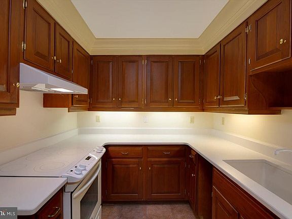 5th image of 117 E Dover St Unit 408